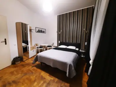Doppelzimmer für 2 Personen (13 m²) in Krakau 1/10