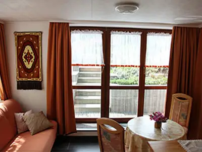 Blick auf den Eßbereich im Küchenbereich