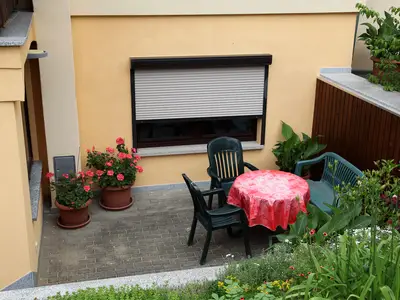 Blick auf die Terrasse des Gästezimmers