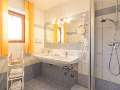 Doppelzimmer für 2 Personen (35 m²) in Tröpolach 7/10