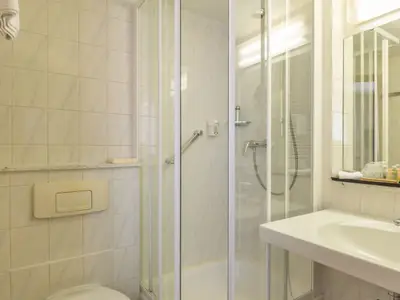 Doppelzimmer für 1 Person in Kusterdingen 3/8