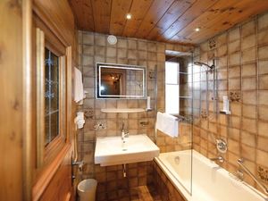 24049532-Doppelzimmer-2-Lech am Arlberg-300x225-5