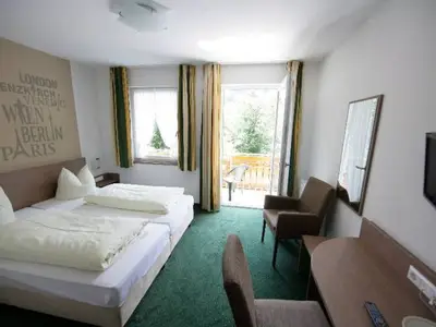 Doppelzimmer für 2 Personen (24 m²) in Lenzkirch 9/10