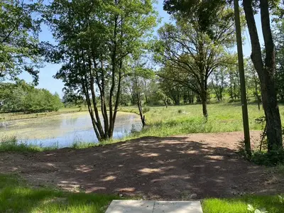 Blick auf den Teich direkt vor der Tür