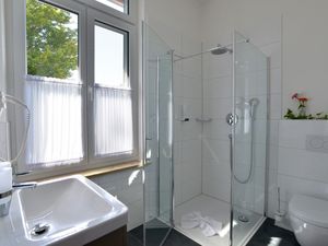 23126409-Doppelzimmer-2-Lindau-300x225-2