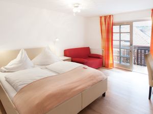 18612502-Doppelzimmer-2-Lindau-300x225-3