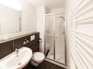 18612502-Doppelzimmer-2-Lindau-300x225-5