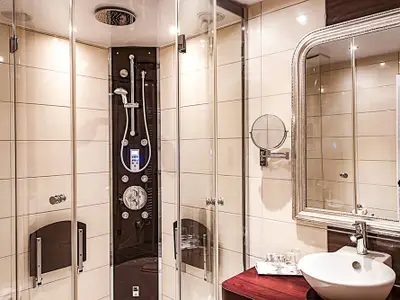 Doppelzimmer Deluxe mit Dusche