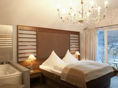 Doppelzimmer Deluxe mit Whirlwanne