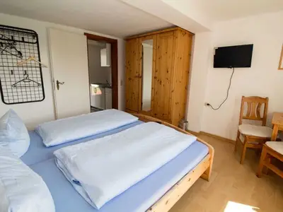Doppelzimmer für 2 Personen (20 m²) in Lohme (Rügen) 4/10
