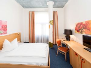 18926575-Doppelzimmer-1-Magdeburg-300x225-3