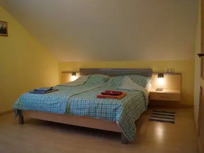 Ahornzimmer mit Doppelbett