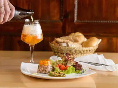 zum-goldenen-loewen-gericht mit bier