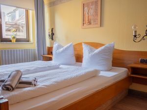 23879517-Doppelzimmer-2-Marktbreit-300x225-2