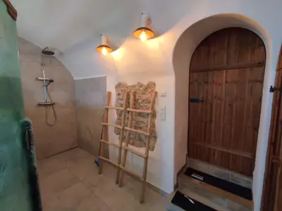 gemeinschaftliches große Dusche der Ferienzimmer Enzian und Hochlerch