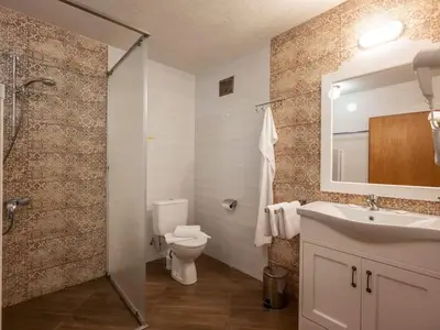 Doppelzimmer für 2 Personen (18 m²) in Maurach am Achensee 5/10