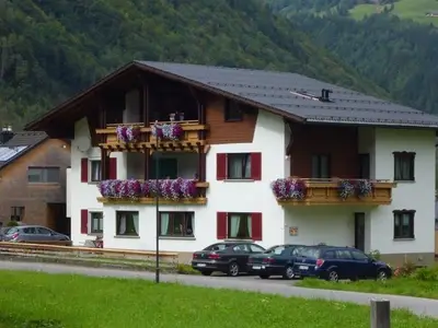Doppelzimmer für 3 Personen (24 m²) in Mellau 1/10