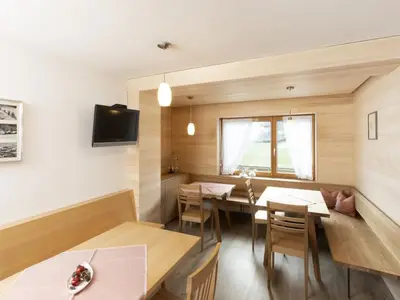 Doppelzimmer für 2 Personen (18 m²) in Mellau 3/10