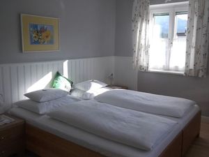 18581395-Doppelzimmer-2-Mondsee-300x225-4