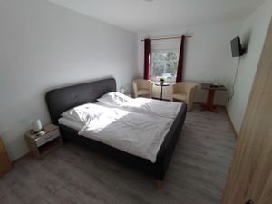 23923430-Doppelzimmer-2-Moormerland-300x225-2