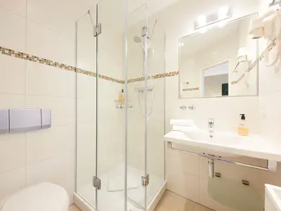 Badezimmer Variante im Deluxe Doppelzimmer mit Balkon