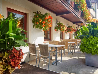 Terrasse vorm Hotel