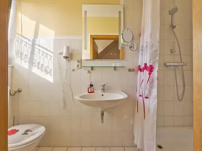 Doppelzimmer: Bad