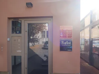 LUXUS Hostel Rabe Eingang