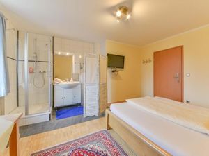 23225215-Doppelzimmer-3-Murnau am Staffelsee-300x225-1