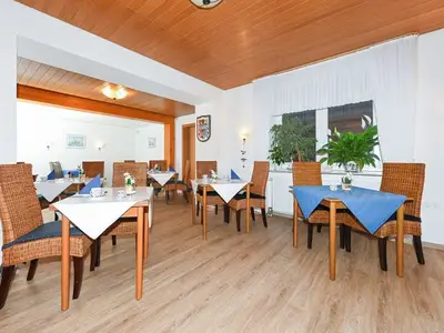 Doppelzimmer für 2 Personen (20 m²) in Neuharlingersiel 4/10