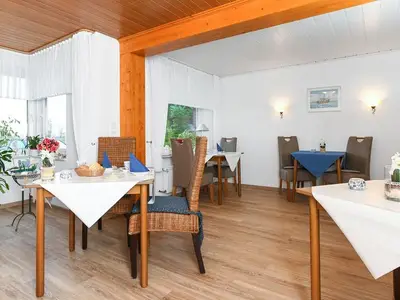 Doppelzimmer für 2 Personen (20 m²) in Neuharlingersiel 6/10