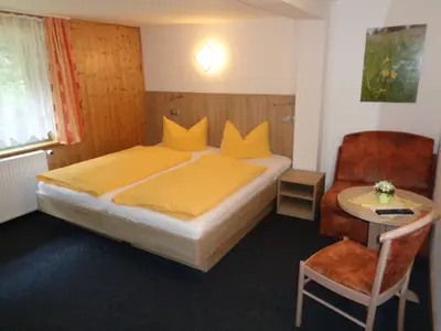 Doppelzimmer für 2 Personen in Neuhaus am Rennweg 2/3
