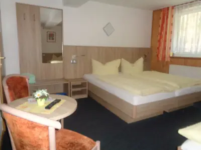 Doppelzimmer für 2 Personen in Neuhaus am Rennweg 3/3