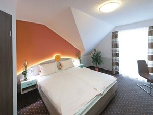 22376613-Doppelzimmer-2-Neusorg-300x225-3