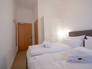 24036522-Doppelzimmer-2-Norderney-300x225-4