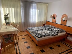 23997465-Doppelzimmer-2-Nürnberg-300x225-4