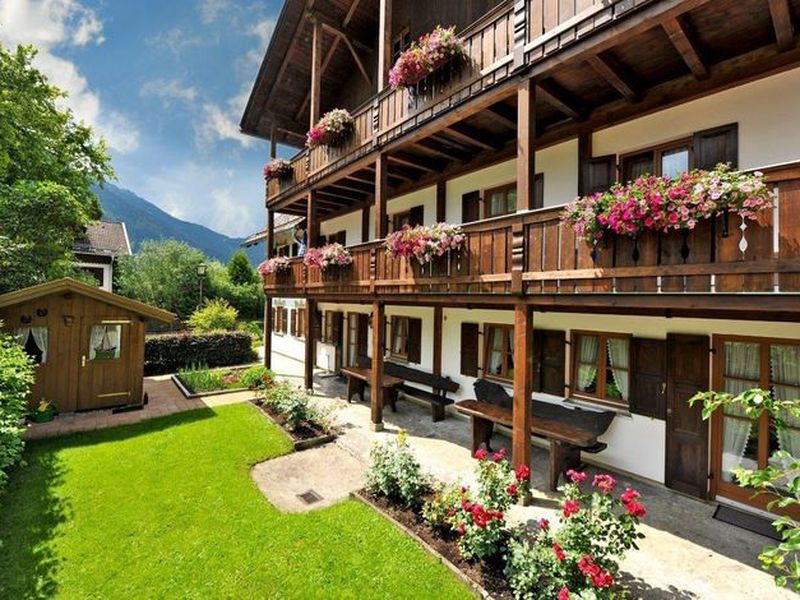 21645195-Doppelzimmer-2-Oberammergau-800x600-0