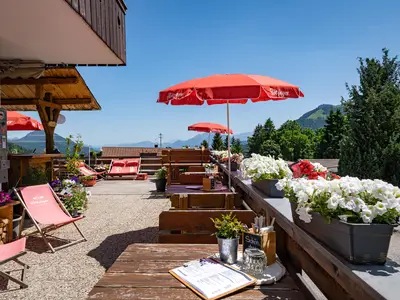 Sonntenterrasse mit Liegestühle
