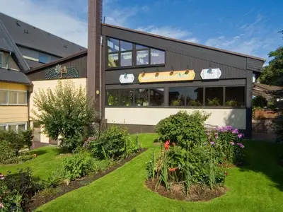 Hotel Thüringenschanze Oberhof, Außenansicht im Sommer