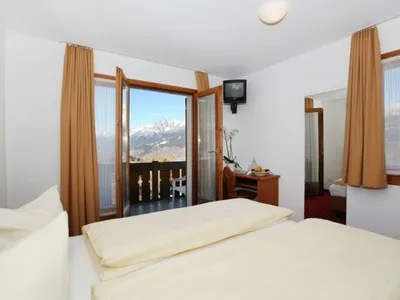 Doppelzimmer für 2 Personen in Obersaxen Meierhof 7/8