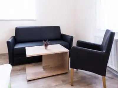 Familienzimmer mit Sitzgelegenheit