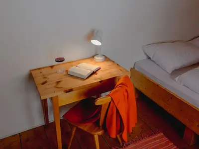 Nachtkästchen im Doppelzimmer