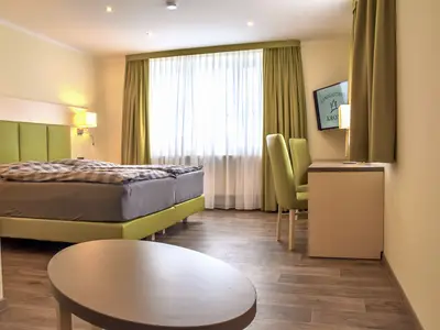 Doppelzimmer für 2 Personen (30 m²) in Offingen 6/8