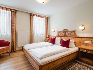 18478853-Doppelzimmer-2-Osterhofen-300x225-5