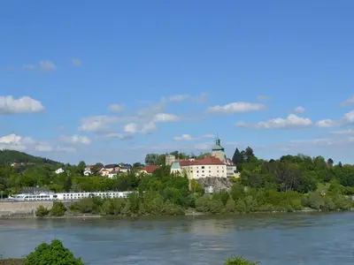 Schloss Persenbeug mit Schleuse