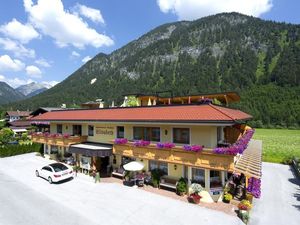 23581349-Doppelzimmer-2-Pertisau-300x225-1