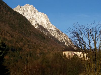 Blick auf Schloss Staufeneck + Hochstaufen