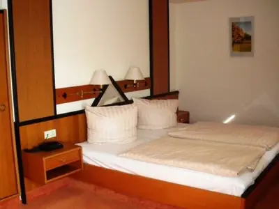 Doppelzimmer für 3 Personen (18 m²) in Plau am See 7/8