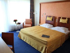 23984446-Doppelzimmer-3-Potsdam-300x225-2