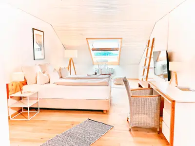 Yachthotel Chiemsee Dachgeschoss Seeseite - Zimmerbeispiel